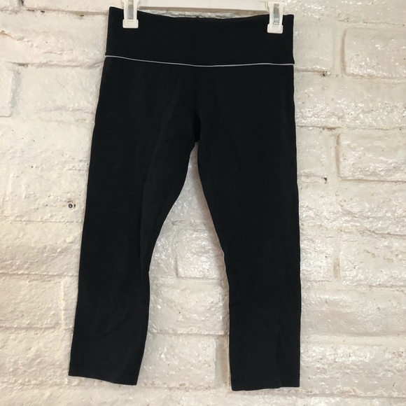 LULULEMON CAPRI BLACK SIZE 6 - Picture 4 of 8